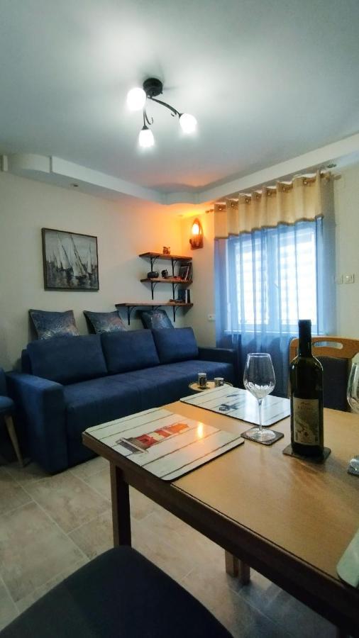 Apartments Aleksandra Risan Exterior photo