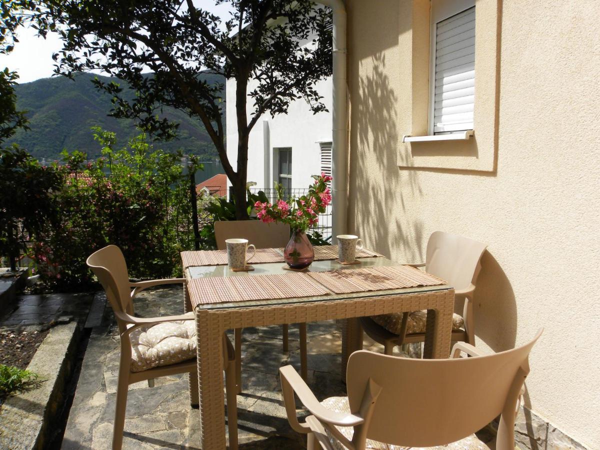 Apartments Aleksandra Risan Exterior photo