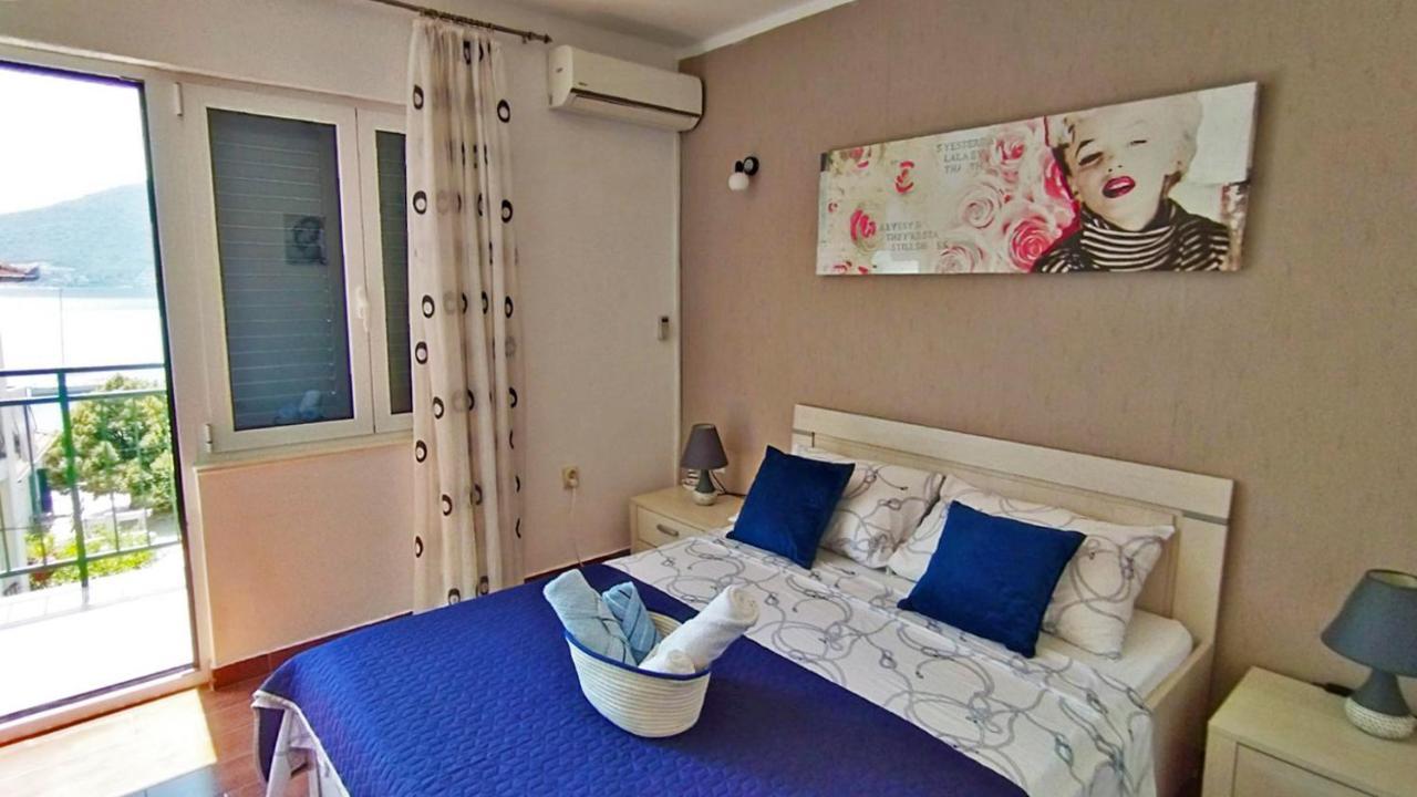 Apartments Aleksandra Risan Exterior photo